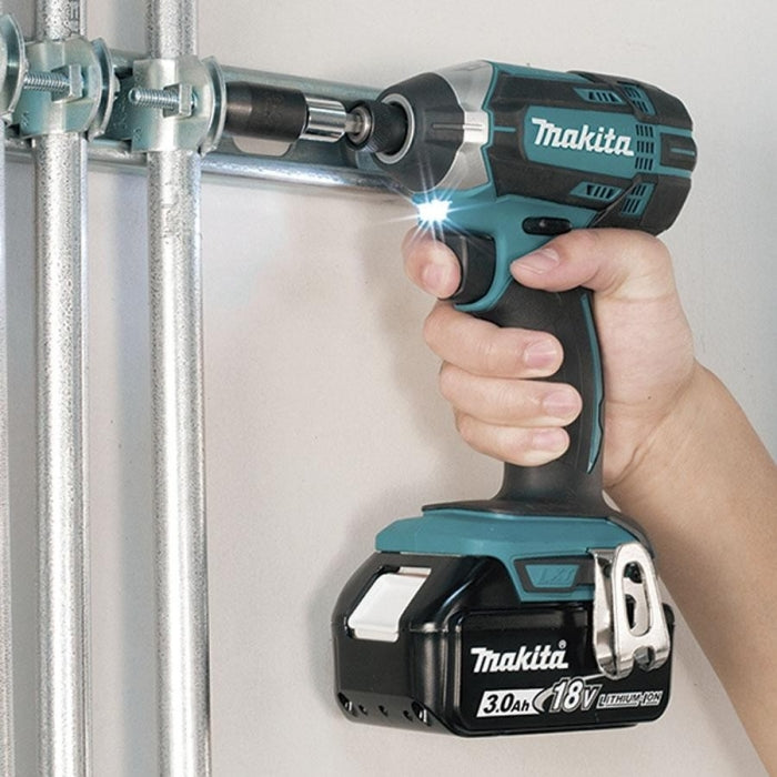Atornillador de Impacto 18V LXT MakPac DTD152ZJ MAKITA