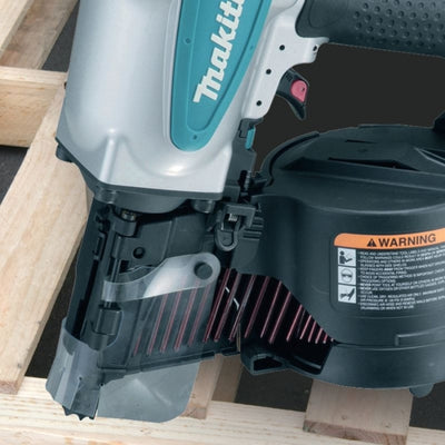 Clavadora neumática 90mm AN902 MAKITA