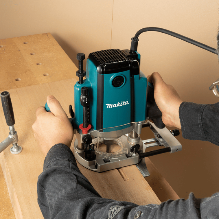 Fresadora de Superficie 1.850W 12mm RP1802X01 MAKITA