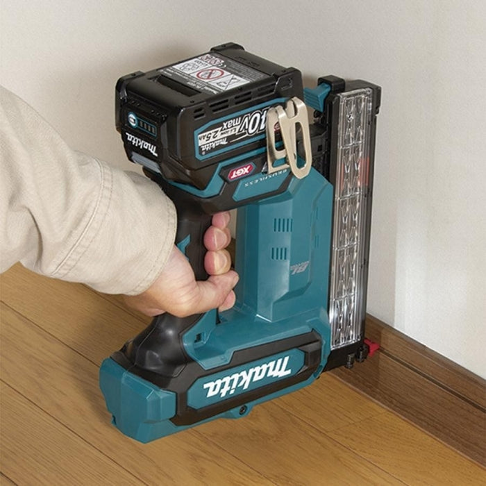 Clavadora BL 40Vmáx XGT 1,2 mm 18Ga FN001GZ MAKITA