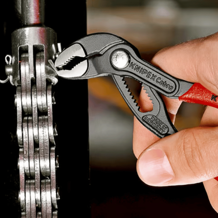 Tenaza de Agarre Pico Loro 125MM 87 01 125 KNIPEX