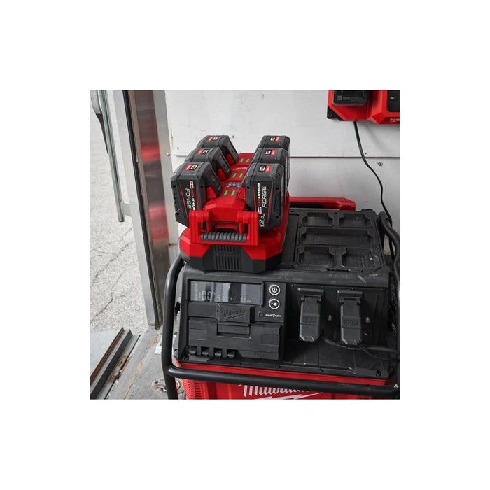 Cargador Rápido De 6 Bahías M18 PACKOUT M18MPC6 4932498551 MILWAUKEE