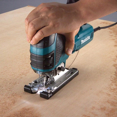Caladora 720W con Luz MAKITA 4351FCT