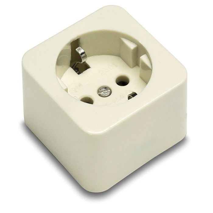 Base Superficie Cuadrada TT 16A-250V FAMATEL