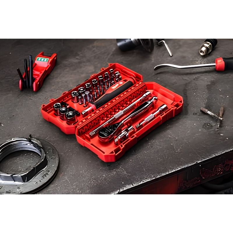 Estuche Milwaukee 38 Piezas con Carraca, Vasos y Puntas 1/4" Métrico PACKOUT™ - Ref. 4932498381