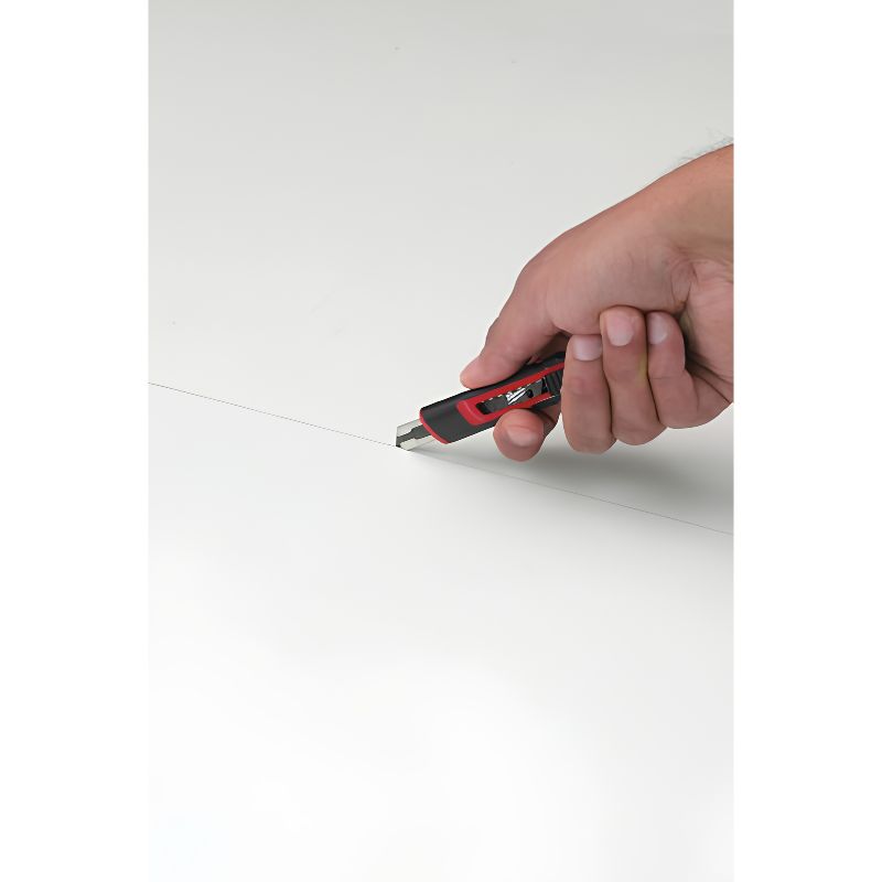 Cúter Milwaukee 9 mm con Hoja Segmentada y Autobloqueo - 48221960